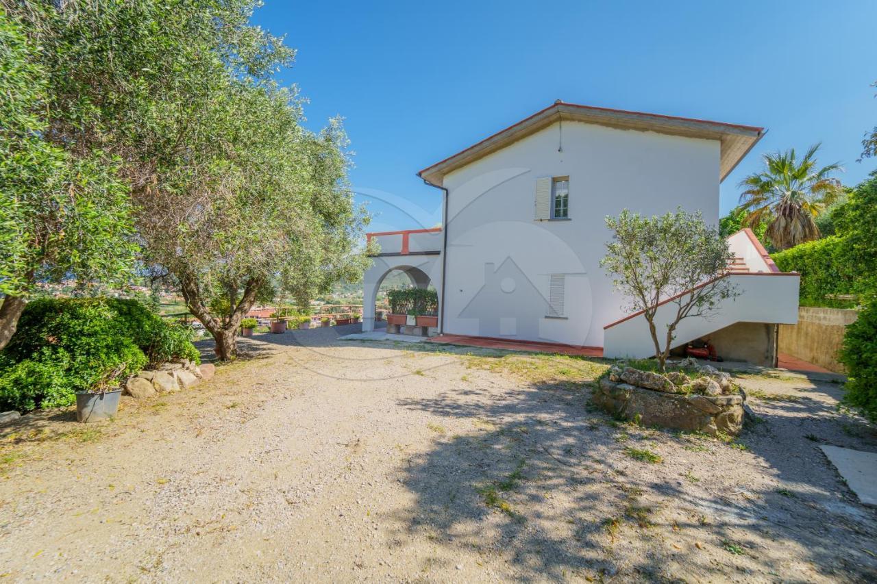 La Palazzina Nel Verde - Goelba Casa Alzi Exterior foto