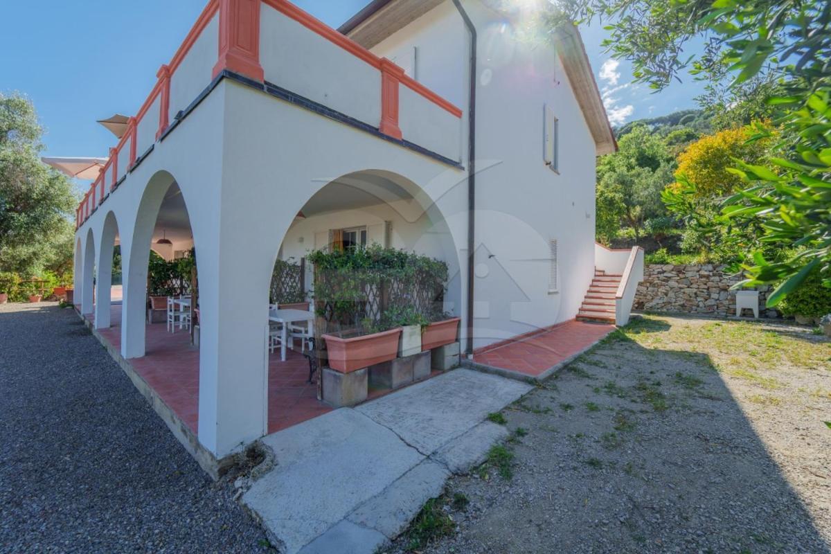 La Palazzina Nel Verde - Goelba Casa Alzi Habitación foto